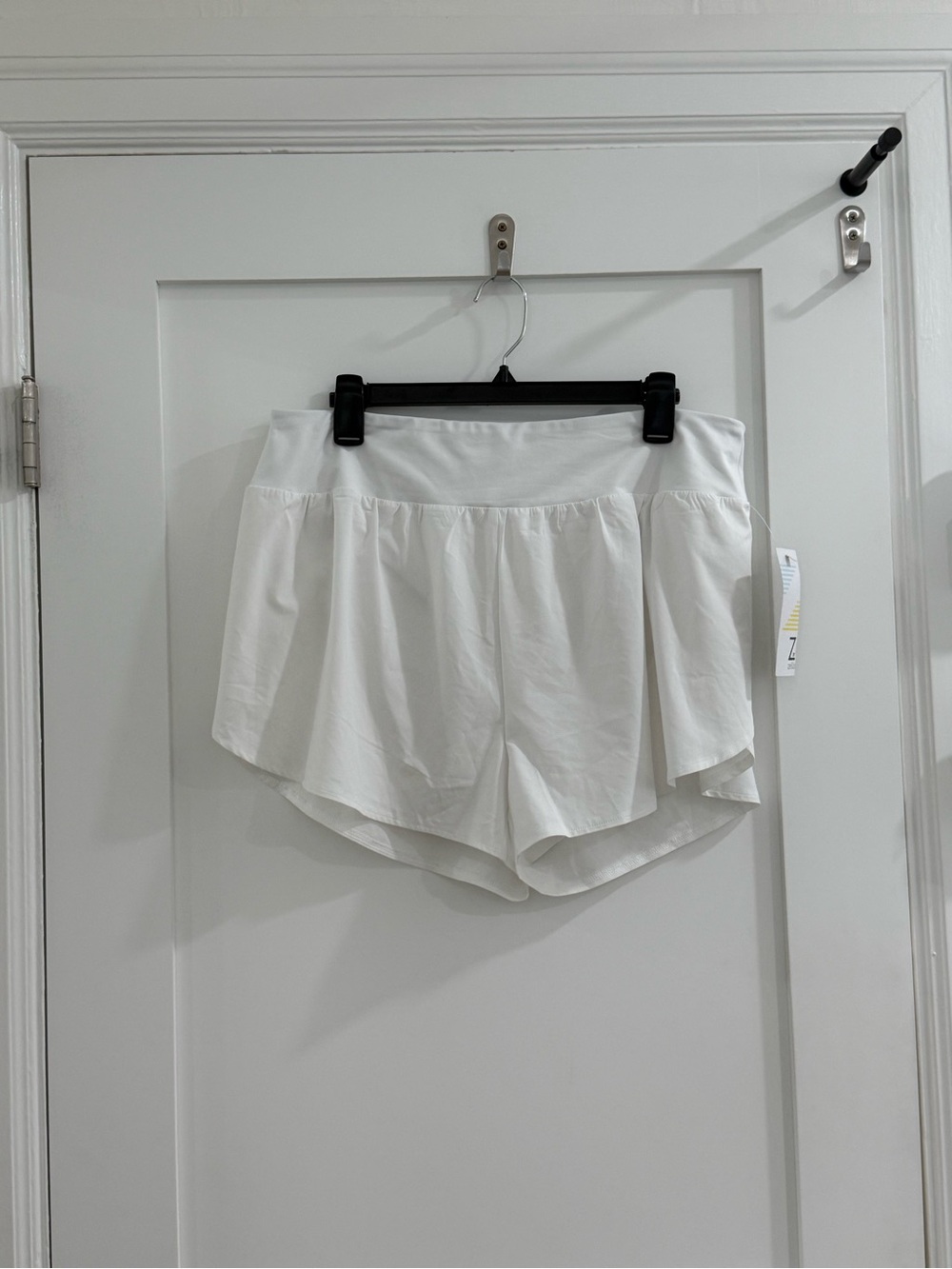 NWT Z by Zella white pull on running shorts w/ side slits (good)